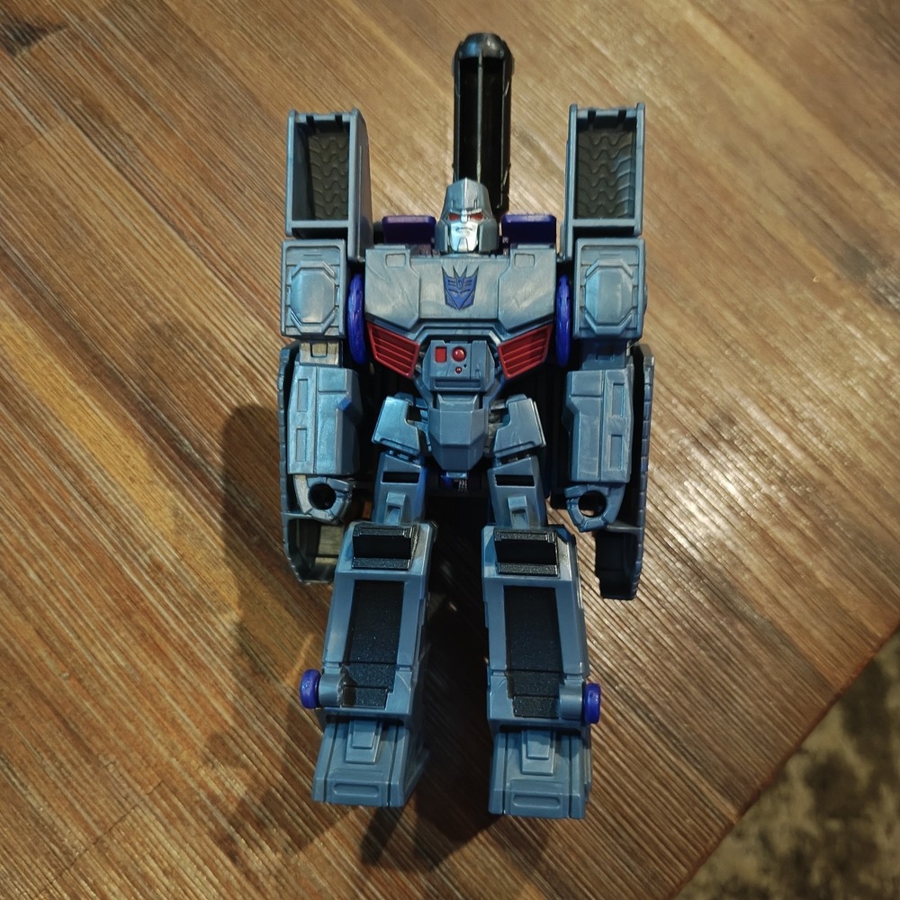 TRANSFORMERS One Step Changer MEGATRON/D-16, Target Exclusive Iacon Race Pk 2024 - Picture 3 of 3